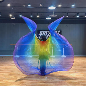 Vente en gros de vêtements cosplay en polyester de couleur arc-en-ciel pour adultes, cape à plis pour la danse du ventre et la performance, ailes avec bâton - Product Image 1