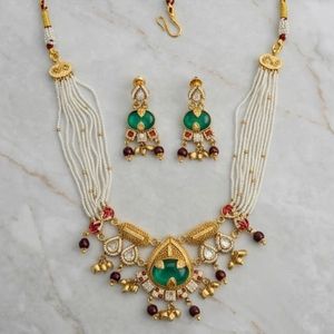 Ensemble de collier en perles Kundan fait main avec pierre vert émeraude, boucles d'oreilles traditionnelles indiennes pour mariée, bijoux pour femmes - Product Image 3
