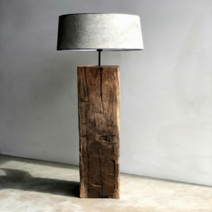 Lampadaire rustique en bois de récupération fait main avec abat-jour en tissu pour chambre, salon et décoration intérieure - Product Image 1