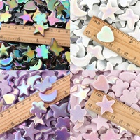 Mosaïque artisanale en verre recyclé, formes mixtes étoiles et cœurs irisées, vente en gros directe d'usine, pour projets DIY faits main