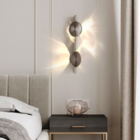 Applique murale LED minimaliste de luxe léger en acier inoxydable avec abat-jour en aluminium pour chambre, salon, bureau et couloir
