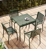 Ensemble de table et chaises de jardin en métal moderne pour l'extérieur, design à lattes, résistant à la rouille, pliable, empilable, meubles de patio pour villa