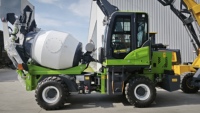 Bétonnière autochargeante de 1,2 m³ pour chantier étroit, projet en montagne ou en zone rurale, économie de main-d'œuvre, pas besoin de béton prêt à l'emploi