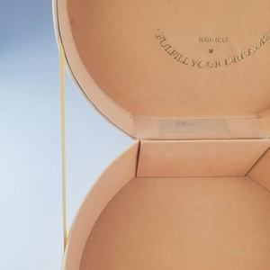 Scatola Regalo Rigida Rotonda Personalizzata con Logo in Rilievo, Manico in PU e Chiusura Magnetica, Confezione Regalo <span class=keywords><strong>per</strong></span> Baby Shower - Product Image 4