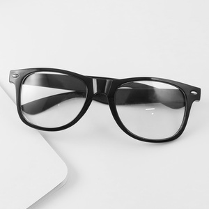 <span class=keywords><strong>Montatura</strong></span> per occhiali da sole con lenti trasparenti con chiodi - Product Image 4