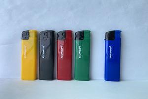 Vente en gros de briquet électrique rechargeable à l'épreuve des enfants pour cigarettes en plastique avec des couleurs fantaisie - Product Image 2