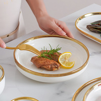 Service de Vaisselle en Céramique Blanche de Luxe avec Bordure Dorée, Ensemble de Table Résistant aux Rayures pour Dîners Raffinés et Décoration de Cuisine