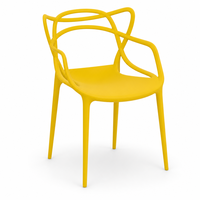 Fauteuil de café ergonomique en plastique minimaliste moderne, chaise empilable en PP multicolore et vibrante pour restaurant et bar en plein air