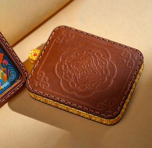 FUTUJI Grosir Liontin Thangka Manjushri Tibet dari Kulit Asli dan Paduan Logam, Jimat Buddha, Perhiasan Berkualitas - Product Image 4