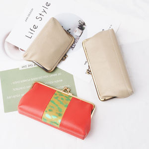 Bolso de Mano de Cuero Elegante de Diseño Único para Damas, para Uso Diario, Trabajo de Oficina, Viajes y Compras, Disponible para la Venta - Product Image 1