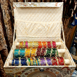 Ensemble de bracelets ethniques pour femmes, plaqués or, en verre, multicolores, bracelets de mariée indiens, lot de 12 douzaines de bracelets en verre Chudiyan avec 48 Ghungro de Kasmir - Product Image 1