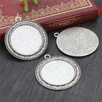 Pendentif breloque de style baroque plaqué argent antique et bronze, base de cabochon de 30 mm de diamètre intérieur