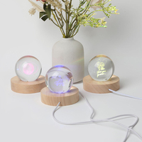 Lumière LED 3D avec Boule de Cristal et Socle en Bois, Gravure Laser Holographique Personnalisable pour Chambre à Coucher