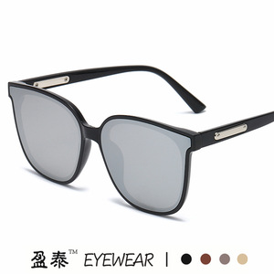 แว่นกันแดด ยูวี 400 กรอบพีซี ป้องกันรังสียูวี 400 คลาส 2  ดีไซน์ทันสมัย สีเทา - Product Image 2