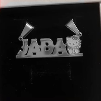 Collier personnalisé avec n'importe quel nom de dessin animé, collier en acier inoxydable doré personnalisé pour femmes, bijoux avec plaque nominative, colliers avec initiales