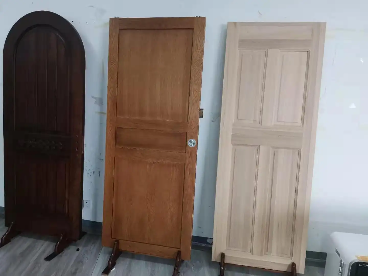 Pretty home wood door  Exterior Front Main Entry Solid Core Design Modern Pivot Wooden Doors
