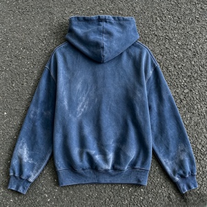 เสื้อฮู้ดผู้ชายสีน้ำเงิน ผ้าฝ้ายเฟรนช์เทอร์รี่ย้อมสีแบบ Garment Dyed สีพื้น สไตล์ลำลองสำหรับฤดูใบไม้ร่วง เหมาะสำหรับใส่เดินเล่น - Product Image 2