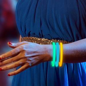 100 cái/gói 8 inch phát sáng trong bóng tối thanh ánh sáng với kết nối ánh sáng lên Vòng đeo tay huỳnh quang cho bên trang trí buổi hòa nhạc Quà Tặng - Product Image 5