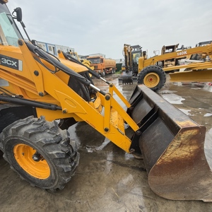 รถตักล้อยาง JCB 3CX ถังเหล็กสีเหลือง ขับเคลื่อนสี่ล้อ พร้อมอุปกรณ์ขุดดิน รับน้ำหนักได้ 9 ตัน เครื่องยนต์ 75 กิโลวัตต์ พร้อมลูกปืนและชุดเกียร์ - Product Image 6