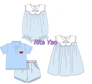 Vestito per Bambina in Cotone a Righe Blu Navy con Colletto a Conchiglia e Applicazione a Forma di Mela, Abbigliamento per il Ritorno a Scuola, Vestito Ricamato per Bambine - Product Image 4