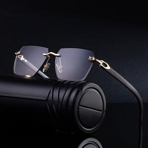 Gafas de Sol Fotocromáticas de Lujo para Hombre, Montura Cuadrada sin Marco, Lentes de PC con Protección UV400, Montura de Metal Negro y Plástico, Diseño de Cabeza de Leopardo - Product Image 1