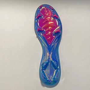 Semelle <span class=keywords><strong>de</strong></span> <span class=keywords><strong>chaussure</strong></span> <span class=keywords><strong>de</strong></span> football en TPU Kezhi à revêtement sous vide haute brillance, couleur métallique, durable, anti-torsion - Product Image 1