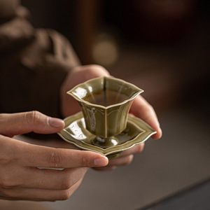 Ensemble tasse et soucoupe en céramique zen asiatique, forme irrégulière, poterie, pour le thé de l'après-midi, style rétro de luxe, origine Dehua - Product Image 1