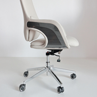 Chaise de bureau de direction ergonomique pivotante en cuir PU de luxe avec châssis d'avion et roulettes silencieuses