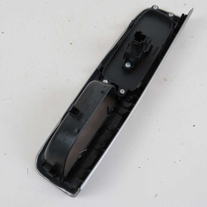 Pulsante alzacristallo anteriore destro 30658448 Volvo S40 Mk2 04-12 usato (52561) - Product Image 2