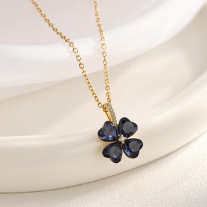 Collar de Trébol de Acero Inoxidable XL147 - Cadena de Titanio con Brillo Eterno, Delicado Regalo para Mujer, Joyería Hipoalergénica - Product Image 3