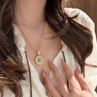 Collier vintage français 2026 avec pièce de monnaie étoilée, chaîne de clavicule à motif romain en relief vieilli, ensemble de bijoux