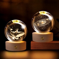 Boule de cristal du système solaire gravée au laser 3D personnalisée avec base en bois et lumière LED - Sphère planétaire de la galaxie, lampe de nuit, décoration de bureau