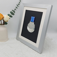 Cadre en bois pour médailles et photos, type boîte à ombre argentée, profond, pour badges de sport, marathons, épingles, certificats et photos - Vente en gros