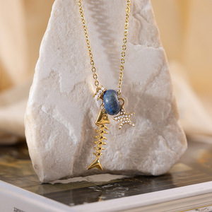 Collier pendentif en forme d'arête de poisson plaqué or avec breloque étoile et pierre pour femme, bijoux de fête, pendentifs à thème, design squelette - Product Image 4