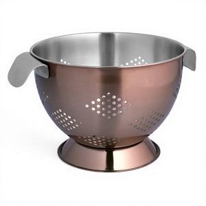 Colador de alimentos de acero inoxidable para todos los días con mango Patti para cocinar y usar en la cocina Colador de metal para un filtrado conveniente - Product Image 1