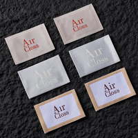 Étiquettes personnalisées 3D en satin polyester thermocollantes pour vêtements, chapeaux et foulards, avec logo brodé ou imprimé
