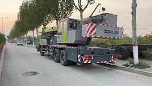 Grue mobile hydraulique d'occasion Zoomlion ZTC300V 30T avec pompe et moteur 0086 18117060100 - Product Image 2