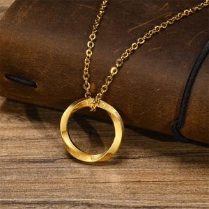 Collar de Moda con Colgante de Aro Trenzado Chapado en Oro - Product Image 3