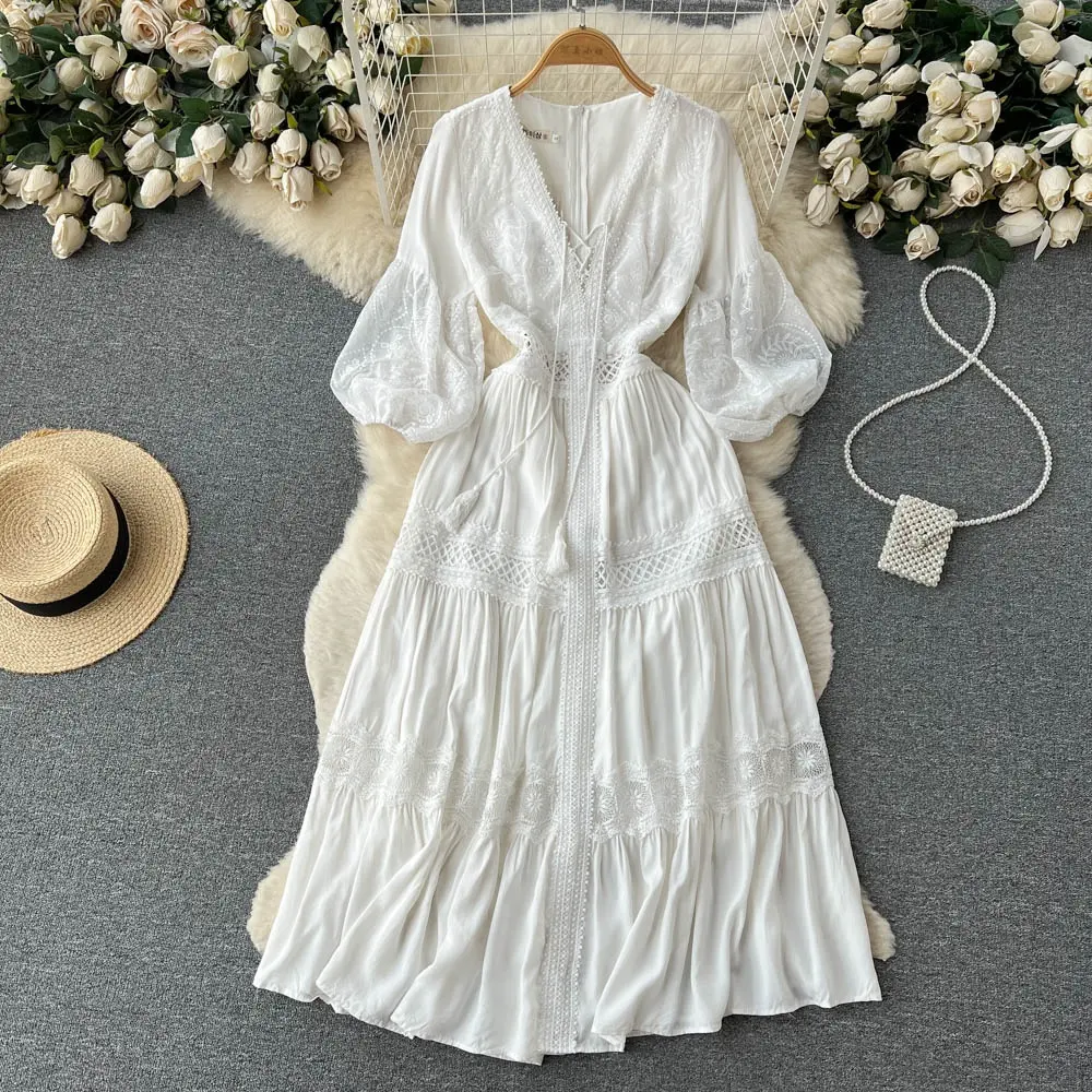 2023 New spring and summer V-neck French gentle holiday women's dress embroidered long skirt