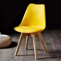 Échantillon gratuit chaise de salle à manger tulipe meubles nordique Simple Restaurant moderne pied en bois plastique polypropylène chaise de salle à manger