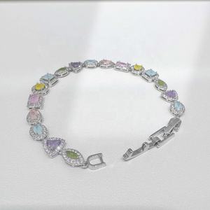 ราคาโรงงาน กำไลข้อมือเงินแท้ 925 สไตล์ฮิปฮอปสำหรับผู้หญิง เครื่องประดับคุณภาพดี ขายส่ง กำไลเทนนิสทรงสี่เหลี่ยมประดับเพชรซิคอนสุดหรูสำหรับฤดูร้อน - Product Image 5