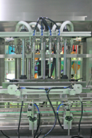 Machine de remplissage automatique à quatre têtes pour eau minérale, ligne de remplissage haute efficacité pour lotion cosmétique