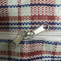 Sac tissé en PP imprimé avec fermeture éclair géante colorée, style tendance 2020, fabriqué en Chine