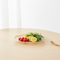 Vaisselle moderne pour restaurant et hôtel : Assiettes en verre, assiettes à fruits, assiettes à pâtes, assiettes de présentation