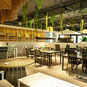 Chaise longue suspendue avec cadre et auvent solaire, chaise longue flottante pour l'extérieur, relaxation de jardin avec coussin et coussin de cou - Product Image 4