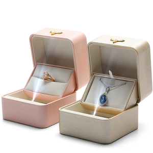 New Arrival Jewelry Boxes Present Gift Accessory Ring Pendant Earring Women Clamshell LED Light Jewelry Storage Boxes