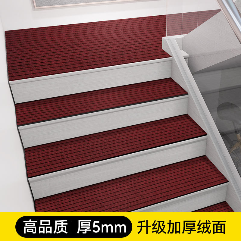 Sept rayures noires et rouges