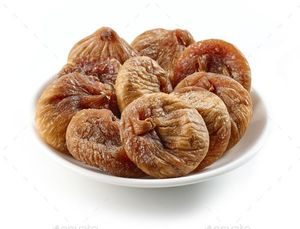Figues entières séchées avec tige, coque brun clair striée, partiellement ouvertes, aliments naturels biologiques pour la cuisine et l'utilisation en phytothérapie - Product Image 2