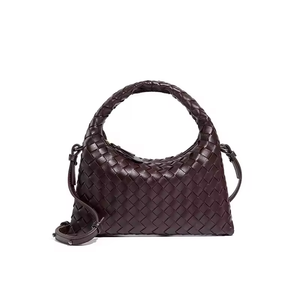 Sacs fourre-tout tissés à la main pour femmes 2025 – Nouvelle mode – Sac bandoulière en cuir PU tressé à la main – Design couleur unie – Sac à main tressé - Product Image 4