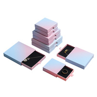 Boîte à bijoux carrée en carton recyclé faite à la main avec gaufrage, doublure en aluminium, logo personnalisé, emballage cadeau rose